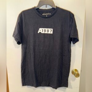 Aeropostale Men’s Black and White Short Sleeve Shirt Size Medium “1987”